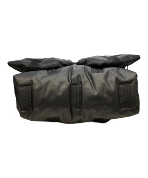 ISSEY MIYAKE（イッセイミヤケ）ISSEY MIYAKE (イッセイミヤケ) SQUARE CUSHION ショルダーバッグ ブラックの古着・服飾アイテム