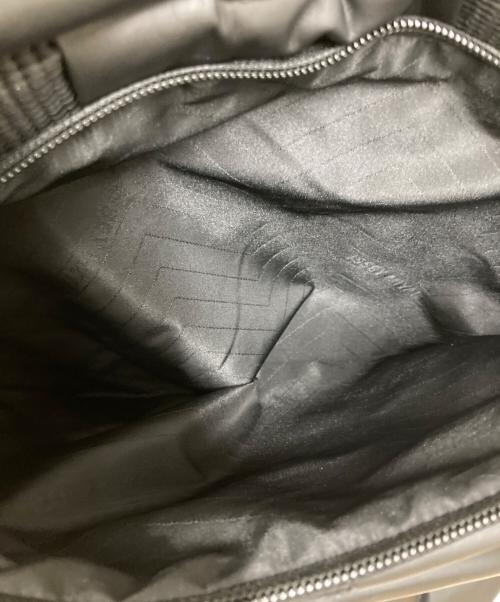 ISSEY MIYAKE（イッセイミヤケ）ISSEY MIYAKE (イッセイミヤケ) SQUARE CUSHION ショルダーバッグ ブラックの古着・服飾アイテム