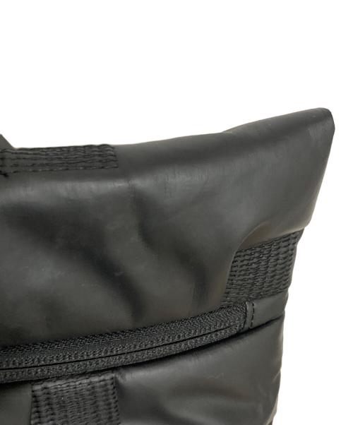 ISSEY MIYAKE（イッセイミヤケ）ISSEY MIYAKE (イッセイミヤケ) SQUARE CUSHION ショルダーバッグ ブラックの古着・服飾アイテム