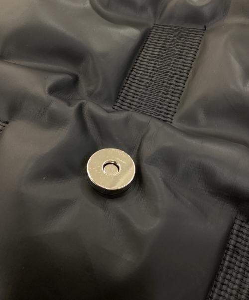 ISSEY MIYAKE（イッセイミヤケ）ISSEY MIYAKE (イッセイミヤケ) SQUARE CUSHION ショルダーバッグ ブラックの古着・服飾アイテム