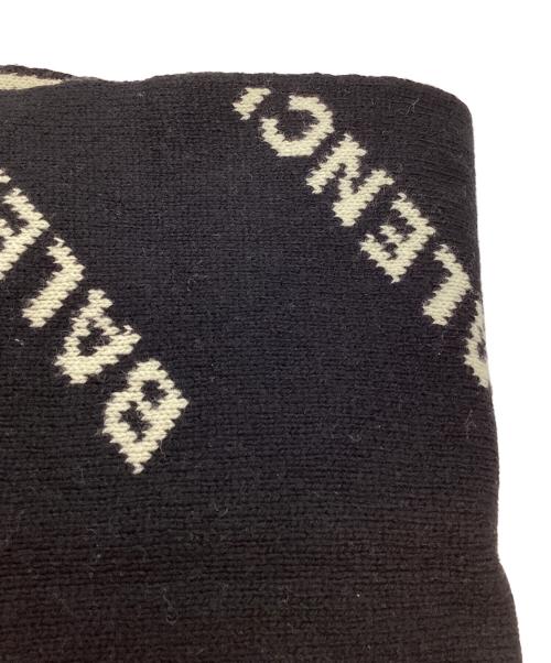 BALENCIAGA（バレンシアガ）BALENCIAGA (バレンシアガ) オールオーバー ロゴ マフラー アイボリー×ブラックの古着・服飾アイテム