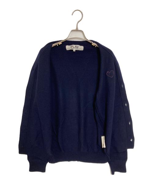 PLAY COMME des GARCONS（プレイコムデギャルソン）PLAY COMME des GARCONS (プレイコムデギャルソン) ハートワッペンVネックカーディガン ネイビー サイズ:Mの古着・服飾アイテム