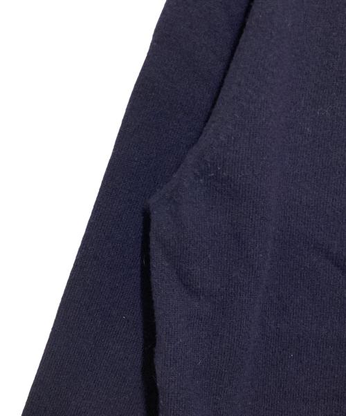 PLAY COMME des GARCONS（プレイコムデギャルソン）PLAY COMME des GARCONS (プレイコムデギャルソン) ハートワッペンVネックカーディガン ネイビー サイズ:Mの古着・服飾アイテム