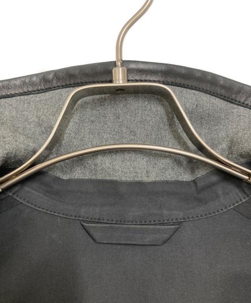 LOUIS VUITTON（ルイ ヴィトン）LOUIS VUITTON (ルイ ヴィトン) ウール ラムレザー切替マッキントッシュコート グレー サイズ:34の古着・服飾アイテム