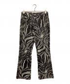 CANDIESキャンディーズ）の古着「総柄コーティングフレアパンツ」｜グレー×ブラック