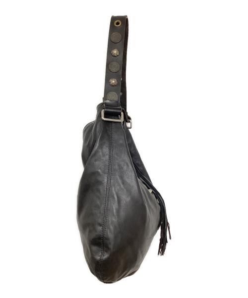 DSQUARED2（ディースクエアード）DSQUARED2 (ディースクエアード) スタッズレザーショルダーバッグ ブラックの古着・服飾アイテム