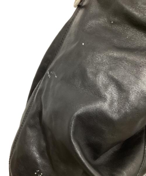 DSQUARED2（ディースクエアード）DSQUARED2 (ディースクエアード) スタッズレザーショルダーバッグ ブラックの古着・服飾アイテム