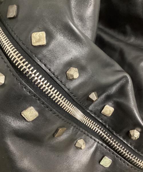 DSQUARED2（ディースクエアード）DSQUARED2 (ディースクエアード) スタッズレザーショルダーバッグ ブラックの古着・服飾アイテム