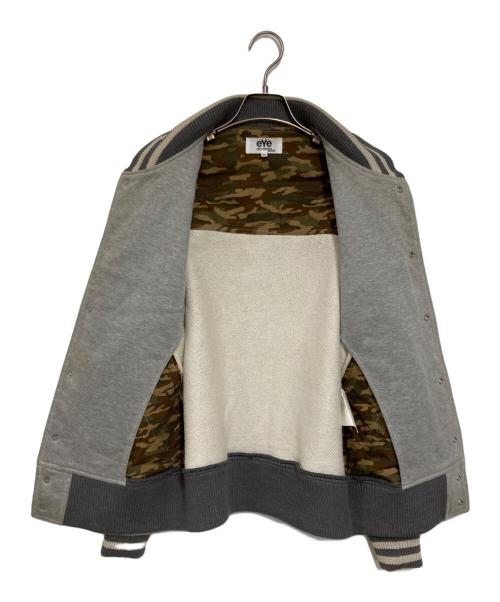 eYe COMME des GARCONS JUNYAWATANABE MAN（アイ コム デ ギャルソン ジュンヤ ワタナベ マン）eYe COMME des GARCONS JUNYAWATANABE MAN (アイ コム デ ギャルソン ジュンヤ ワタナベ マン) ショールカラー切替スタジャン グレー×ホワイト サイズ:Mの古着・服飾アイテム