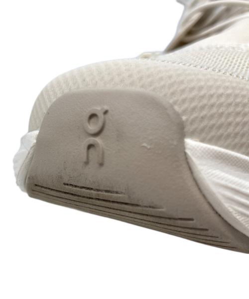 on（オン）on (オン) Cloud 6 ローカットスニーカー アイボリー サイズ:24の古着・服飾アイテム