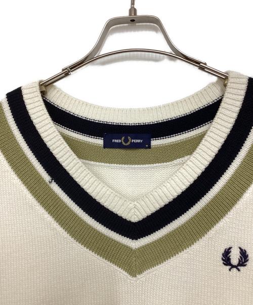 FRED PERRY（フレッドペリー）FRED PERRY (フレッドペリー) チルデンニットベスト ホワイト サイズ:Mの古着・服飾アイテム