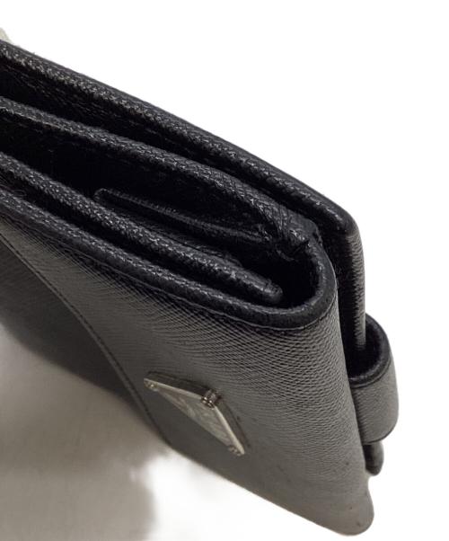 PRADA（プラダ）PRADA (プラダ) 2つ折り財布/三角プレートロゴウォレット ブラックの古着・服飾アイテム
