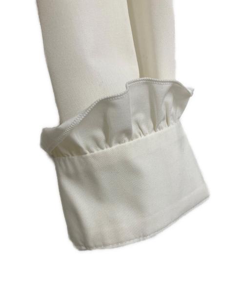 ICHIE strawberry fields（イチエストロベリーフィールズ）ICHIE strawberry fields (イチエストロベリーフィールズ) Ｖネックフリルボウタイブラウス アイボリー サイズ:不明の古着・服飾アイテム