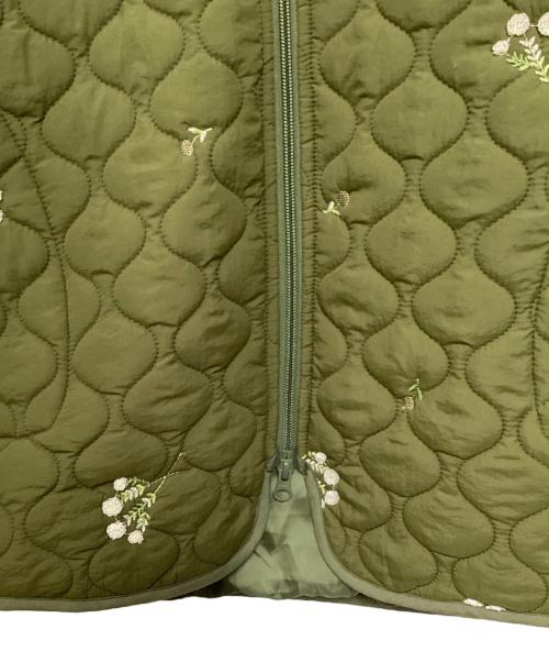 As know as olaca（アズノウアズ オオラカ）As know as olaca (アズノウアズ オオラカ) ダンシン小花キルテンジャケット/キルティングジャケット カーキ サイズ:3の古着・服飾アイテム