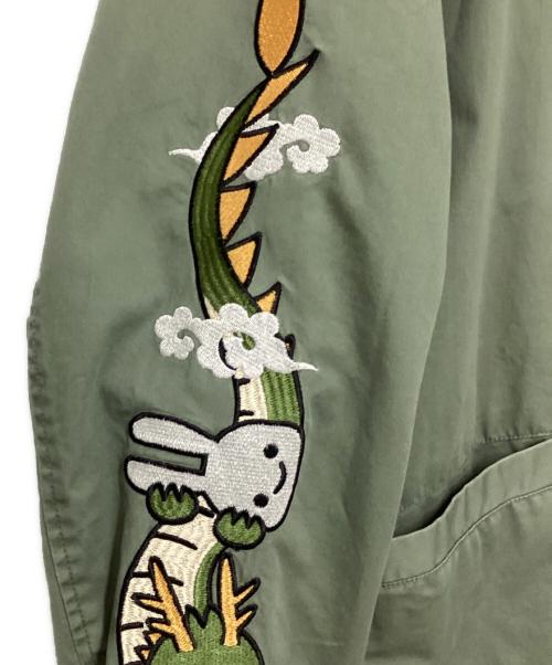 CUNE（キューン）CUNE (キューン) 刺繍たっぷりのコットンブルゾン カーキ サイズ:3の古着・服飾アイテム