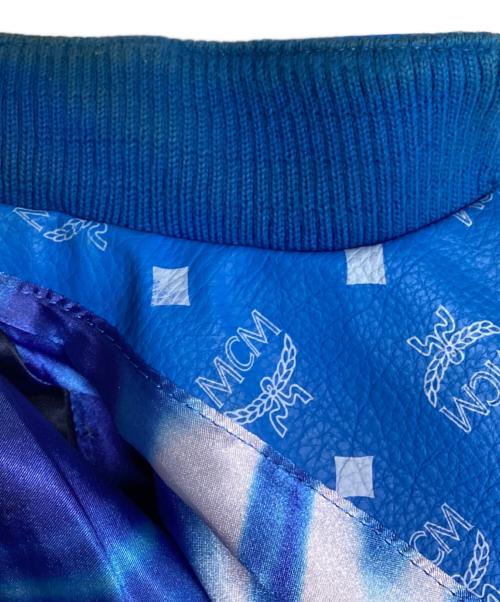 MCM（エムシーエム）MCM (エムシーエム) ロゴプリントレザーライダースジャケット ブルー サイズ:Mの古着・服飾アイテム