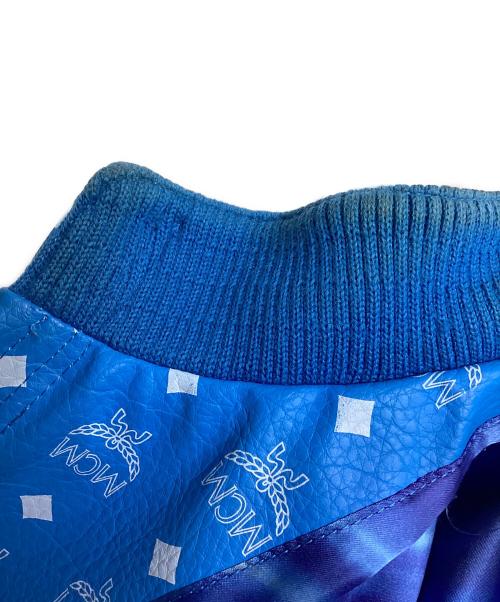 MCM（エムシーエム）MCM (エムシーエム) ロゴプリントレザーライダースジャケット ブルー サイズ:Mの古着・服飾アイテム