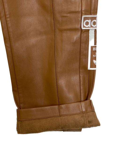 adidas（アディダス）adidas (アディダス) フェイクレザーパンツ キャメル サイズ:XLの古着・服飾アイテム