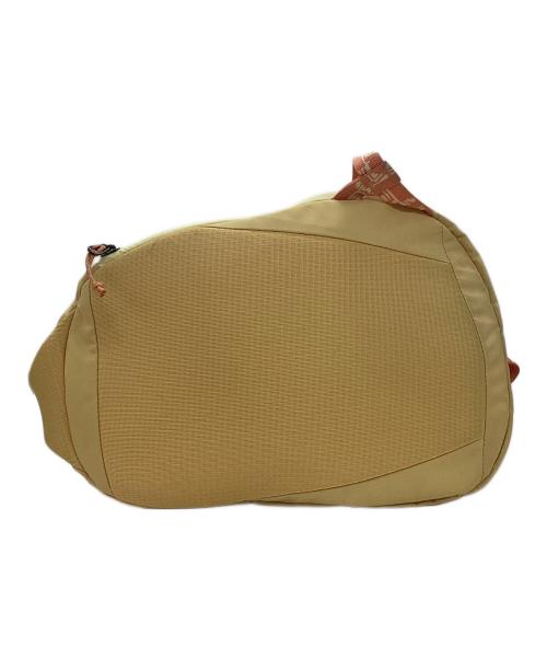 Patagonia（パタゴニア）Patagonia (パタゴニア) アトム・スリングバッグ ベージュの古着・服飾アイテム