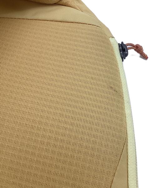 Patagonia（パタゴニア）Patagonia (パタゴニア) アトム・スリングバッグ ベージュの古着・服飾アイテム