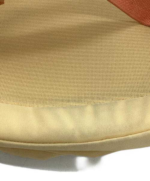 Patagonia（パタゴニア）Patagonia (パタゴニア) アトム・スリングバッグ ベージュの古着・服飾アイテム