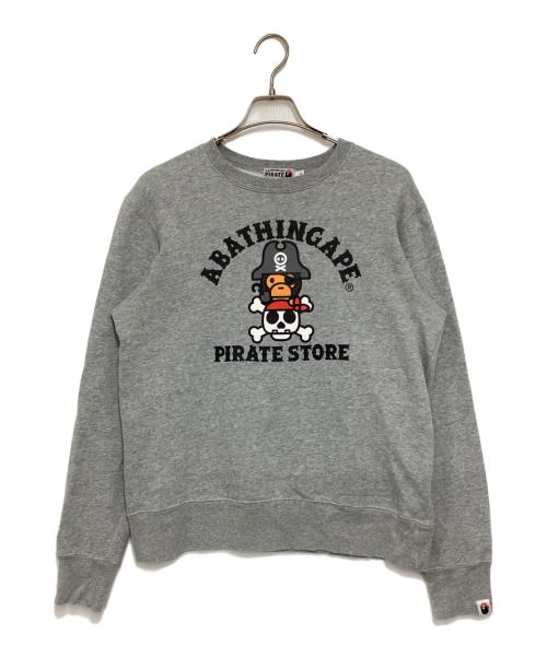 A BATHING APE PIRATE STORE（アベイシングエイプ パイレーツストア）A BATHING APE PIRATE STORE (アベイシングエイプ パイレーツストア) プリントスウェット グレー サイズ:Lの古着・服飾アイテム