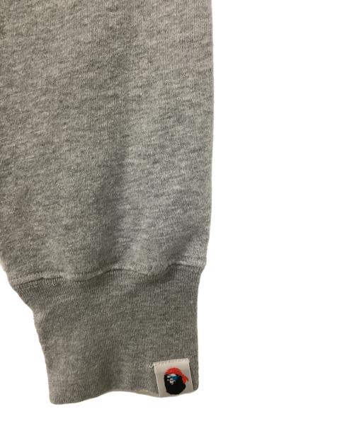 A BATHING APE PIRATE STORE（アベイシングエイプ パイレーツストア）A BATHING APE PIRATE STORE (アベイシングエイプ パイレーツストア) プリントスウェット グレー サイズ:Lの古着・服飾アイテム