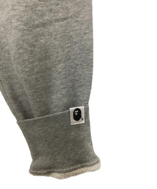 A BATHING APE PIRATE STORE（アベイシングエイプ パイレーツストア）A BATHING APE PIRATE STORE (アベイシングエイプ パイレーツストア) プリントスウェット グレー サイズ:Lの古着・服飾アイテム