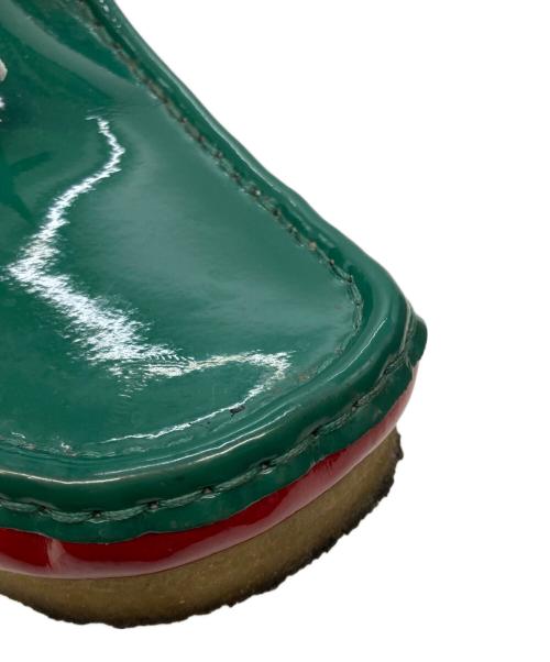 SUPREME（シュプリーム）Supreme (シュプリーム) CLARKS (クラークス) Patent Leather Wallabee グリーン×レッド サイズ:US8.5の古着・服飾アイテム