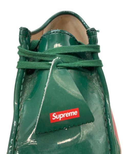 SUPREME（シュプリーム）Supreme (シュプリーム) CLARKS (クラークス) Patent Leather Wallabee グリーン×レッド サイズ:US8.5の古着・服飾アイテム