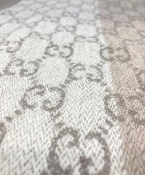 GUCCI（グッチ）GUCCI (グッチ) GGカシミヤ混ウールマフラー グレー×ベージュの古着・服飾アイテム