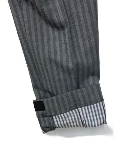 Thom Browne（トムブラウン）Thom Browne (トムブラウン) ストライプセットアップスーツ グレー サイズ:48の古着・服飾アイテム