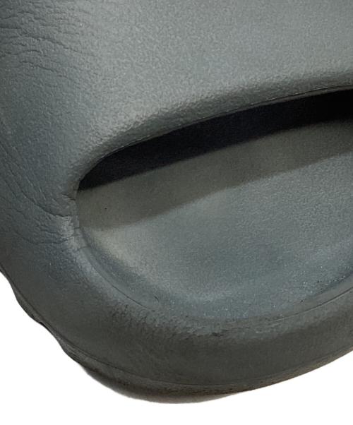 adidas（アディダス）adidas (アディダス) YEEZY SLIDE ネイビー サイズ:26.5の古着・服飾アイテム