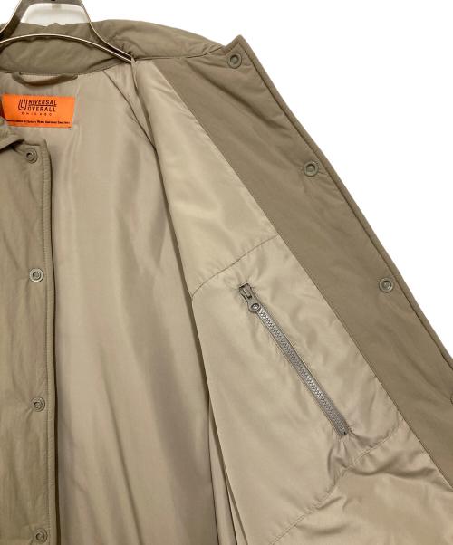 UNIVERSAL OVERALL（ユニバーサルオーバーオール）UNIVERSAL OVERALL (ユニバーサルオーバーオール) PADDING COACH JACKET ベージュ サイズ:Mの古着・服飾アイテム