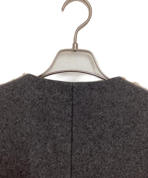 ERIKA CAVALLINI semi-couture（エリカ カヴァリーニ セミクチュール）ERIKA CAVALLINI semi-couture (エリカ カヴァリーニ セミクチュール) ノーカラーコート グレー×ブラウン サイズ:38の古着・服飾アイテム