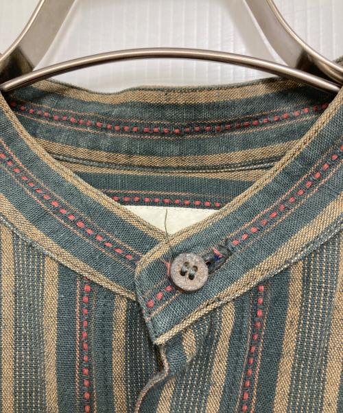 plantation（プランテーション）plantation (プランテーション) マルチストライプバンドカラーシャツ グリーン×ベージュ サイズ:Mの古着・服飾アイテム