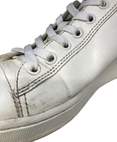 PRADA（プラダ）PRADA (プラダ) レザーローカットスニーカー ホワイト サイズ:23.5の古着・服飾アイテム