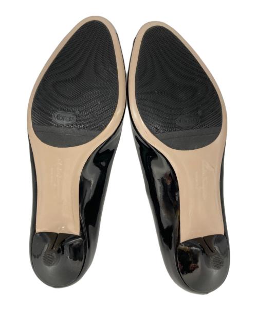 Salvatore Ferragamo（サルヴァトーレ フェラガモ）Salvatore Ferragamo (サルヴァトーレ フェラガモ) エナメルオープントゥーパンプス ブラック サイズ:7の古着・服飾アイテム