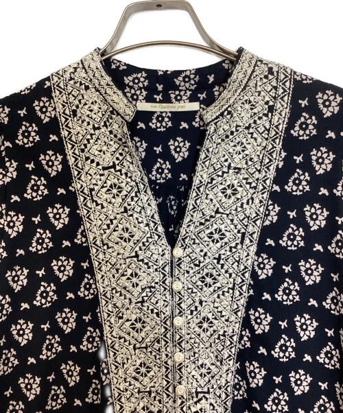 ne quittez pas（ヌキテパ）ne quittez pas (ヌキテパ) フロント刺繍総柄ワンピース ブラック サイズ:Mの古着・服飾アイテム