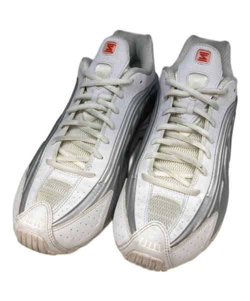 NIKE（ナイキ）NIKE (ナイキ) SHOX R4 ローカットスニーカー ホワイト サイズ:28.5の古着・服飾アイテム