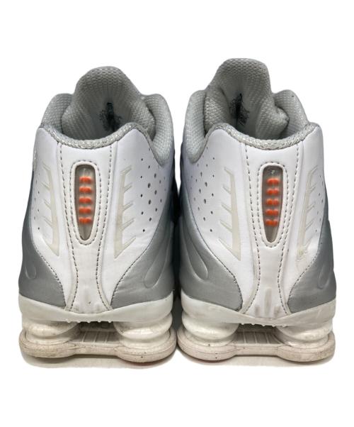 NIKE（ナイキ）NIKE (ナイキ) SHOX R4 ローカットスニーカー ホワイト サイズ:28.5の古着・服飾アイテム