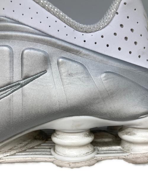 NIKE（ナイキ）NIKE (ナイキ) SHOX R4 ローカットスニーカー ホワイト サイズ:28.5の古着・服飾アイテム