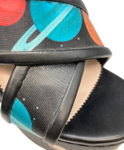 UNDERCOVER（アンダーカバー）UNDERCOVER (アンダーカバー) 厚底ストラップサンダル ブラック×マルチカラー サイズ:XXSの古着・服飾アイテム