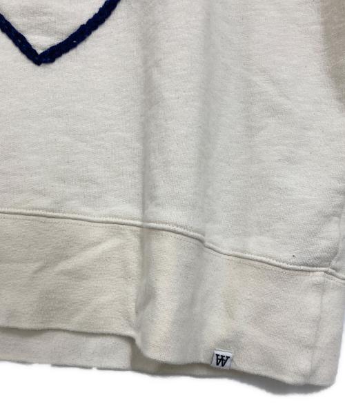 WOOD WOOD（ウッド ウッド）WOOD WOOD (ウッド ウッド) エンブロイダリークルーネックスウェット ホワイト サイズ:Ｌの古着・服飾アイテム