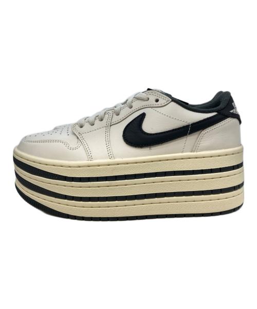 NIKE（ナイキ）NIKE (ナイキ) 厚底ローカットスニーカー ホワイト×アイボリー サイズ:24.5の古着・服飾アイテム