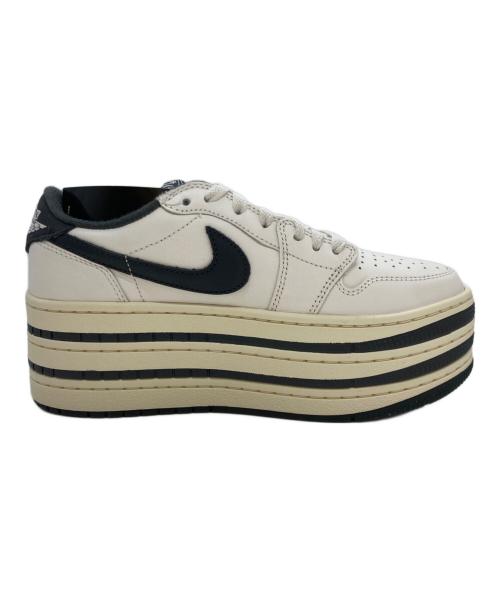 NIKE（ナイキ）NIKE (ナイキ) 厚底ローカットスニーカー ホワイト×アイボリー サイズ:24.5の古着・服飾アイテム