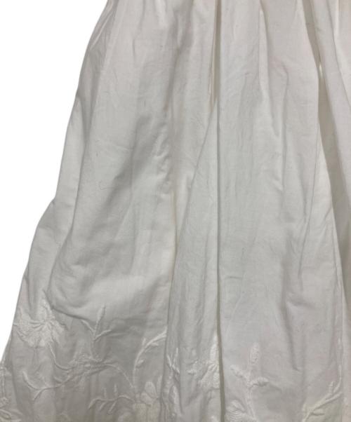 COMME des GARCONS COMME des GARCONS（コムデギャルソン コムデギャルソン）COMME des GARCONS COMME des GARCONS (コムデギャルソン コムデギャルソン) 刺繍デザインスカート ホワイト サイズ:Ｓの古着・服飾アイテム