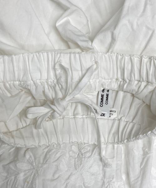 COMME des GARCONS COMME des GARCONS（コムデギャルソン コムデギャルソン）COMME des GARCONS COMME des GARCONS (コムデギャルソン コムデギャルソン) 刺繍デザインスカート ホワイト サイズ:Ｓの古着・服飾アイテム