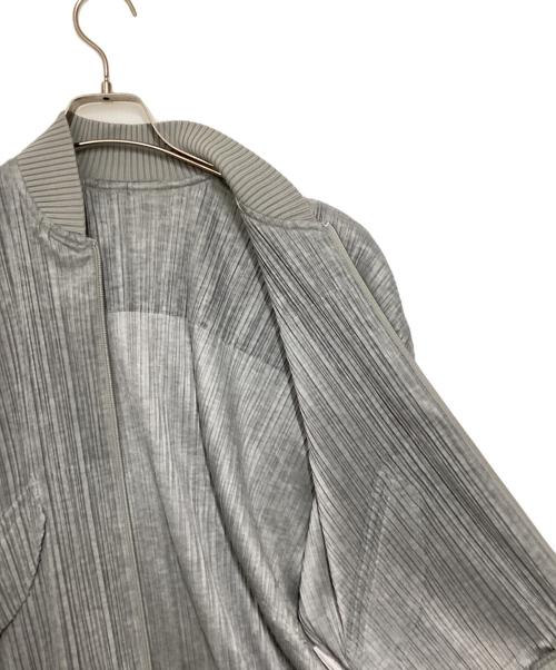 PLEATS PLEASE（プリーツプリーズ）PLEATS PLEASE (プリーツプリーズ) プリーツブルゾン グレー サイズ:4の古着・服飾アイテム