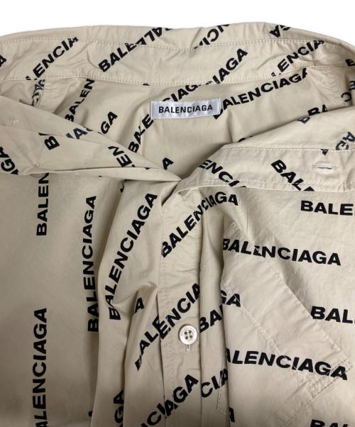 BALENCIAGA（バレンシアガ）BALENCIAGA (バレンシアガ) Year of the tiger Typo Twisted Swing Shirt ベージュ サイズ:34の古着・服飾アイテム